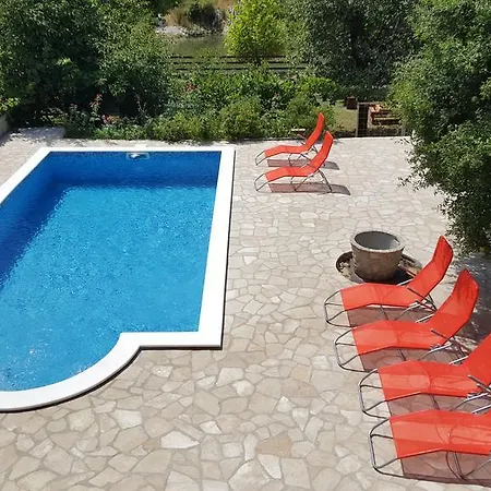 Velagic Guest house 3*